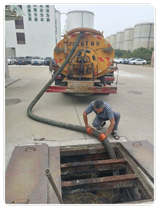 阿拉尔隔油池清掏