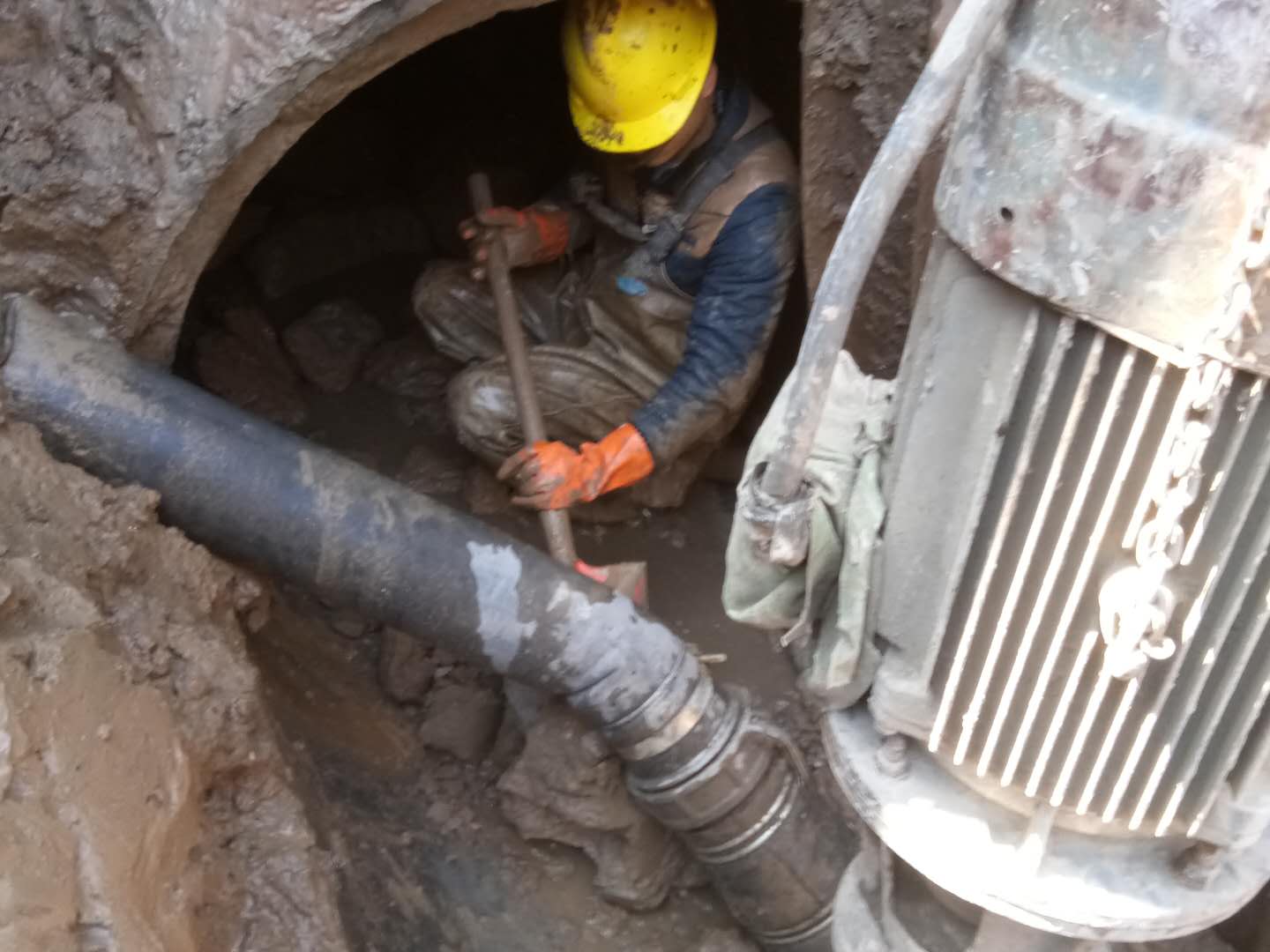 阿拉尔管道清淤